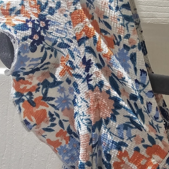 Melloday Woman's XL Sleeveless Floral Blouse - Picture 3 of 5